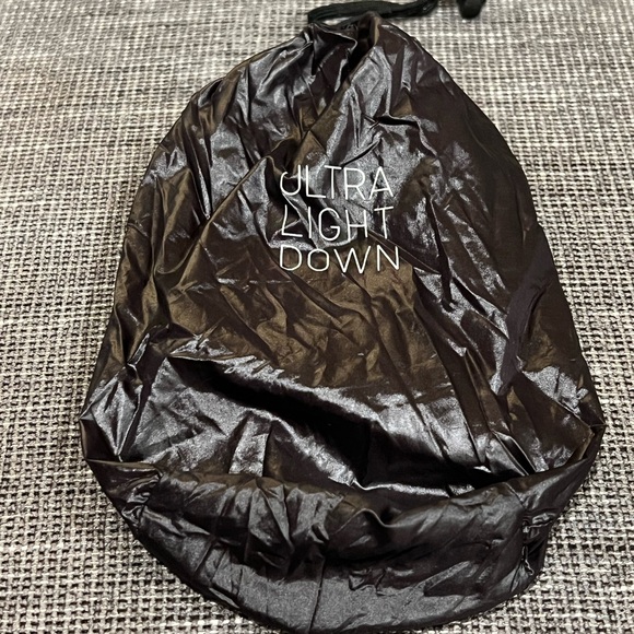 Sarin Mathews Black Lightweight Down Puffer Jacket Coat with Travel Pouch - Picture 10 of 10